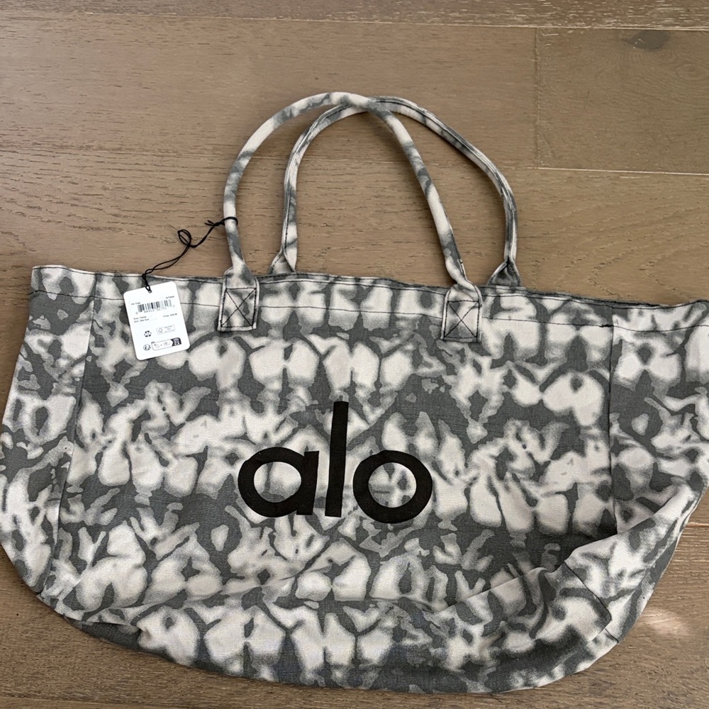 ALO Yoga Gray tiedye tote! No longer offering in stores